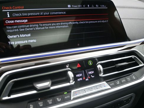 Used 2020 BMW X5 xDrive40i w/ M Sport Package image 6