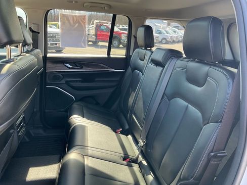 Used 2023 Jeep Grand Cherokee 4WD 4xe image 17