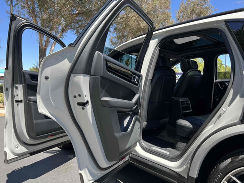 Used 2020 Porsche Cayenne E-Hybrid AWD/4WD image 81