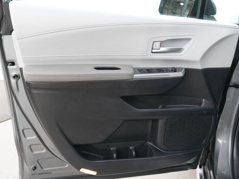 Used 2026 Toyota Sienna XLE FWD image 21