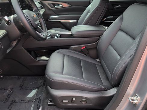 Certified 2026 Chevrolet Traverse LT FWD image 13