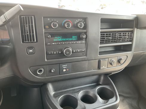 Used 2017 Chevrolet Express 2500 RWD image 14