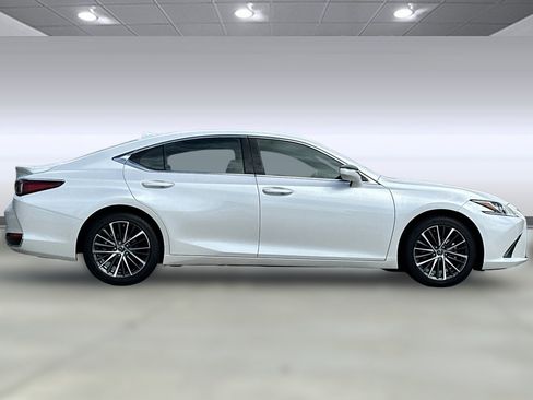 Used 2025 Lexus ES 300h w/ Premium Package image 7
