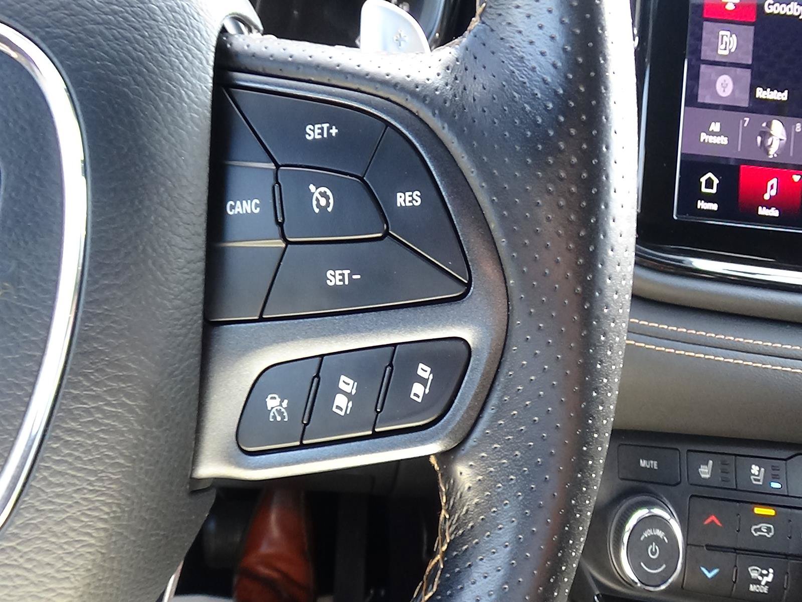 Certified 2025 Dodge Durango R/T AWD/4WD image 30