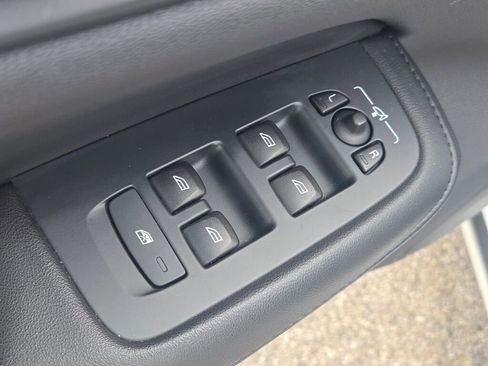 Used 2024 Volvo S60 B5 Core FWD image 21