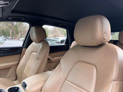 Used 2019 Porsche Cayenne image 14