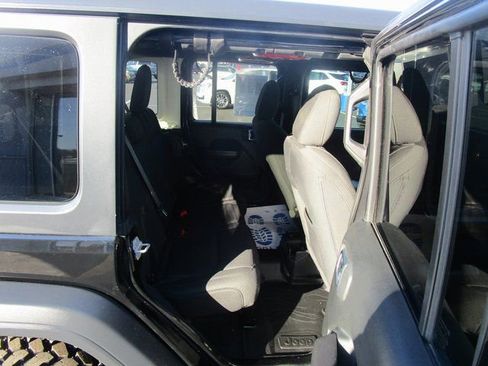 Used 2020 Jeep Wrangler Unlimited Willys image 23