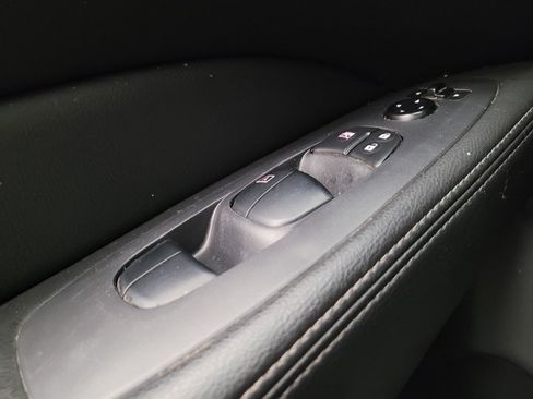 Used 2019 Nissan Pathfinder S FWD image 27