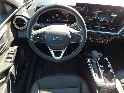 Used 2024 Chevrolet Trax ACTIV w/ Sunroof Package image 11