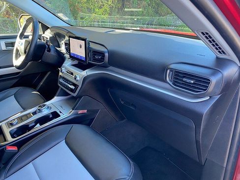 Certified 2022 Ford Explorer XLT w/ Equipment Group 202A image 29