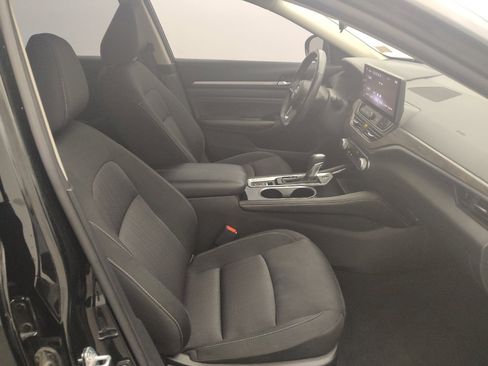 Used 2023 Nissan Altima 2.5 SV w/ SV Premium Package FWD image 21