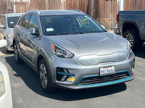 Certified 2022 Kia Niro EX FWD image 2