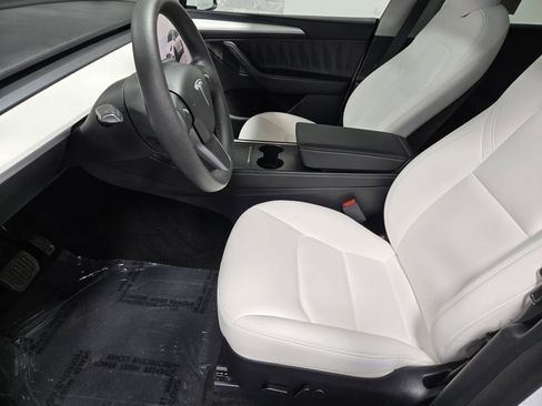 Used 2023 Tesla Model Y Long Range image 10