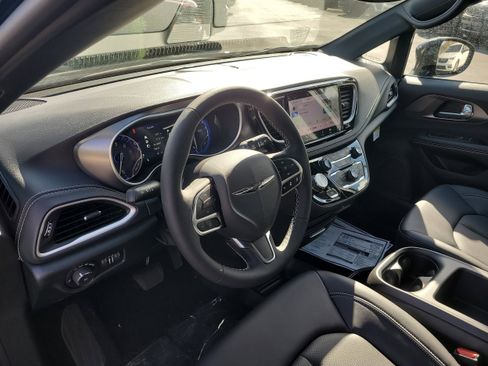 New 2026 Chrysler Pacifica Select FWD image 15