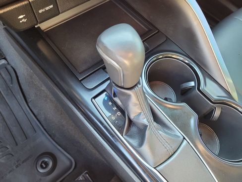 Used 2019 Toyota Camry SE w/ Accessory Appearance Package image 15