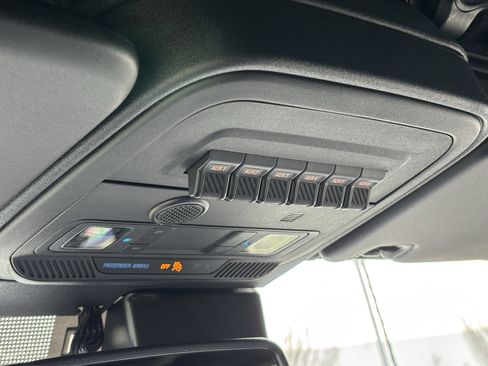 Used 2024 Ford Bronco Badlands image 28