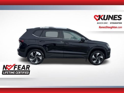 Used 2025 Volkswagen Taos SE image 12