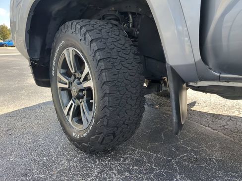 Used 2017 Toyota Tacoma TRD Sport w/ Tow Package RWD image 34