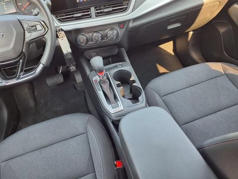 Used 2024 Chevrolet Trax RS FWD image 19