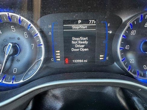 Used 2020 Chrysler Pacifica Touring-L w/ Tire & Wheel Group FWD image 21