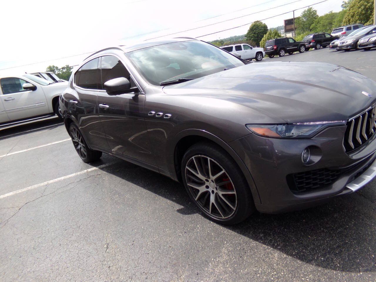 Used 2017 Maserati Levante w/ Luxury Package AWD/4WD image 46