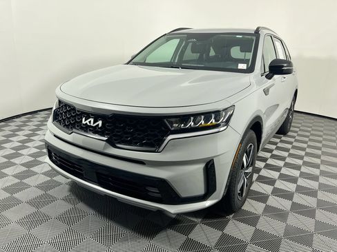 Used 2022 Kia Sorento EX w/ Panoramic Sunroof Package FWD image 8