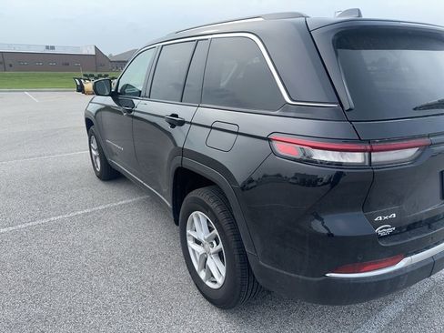 Used 2023 Jeep Grand Cherokee Laredo X AWD/4WD image 6