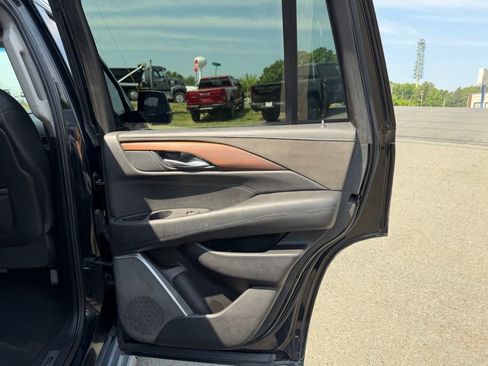 Used 2016 Cadillac Escalade 2WD image 34