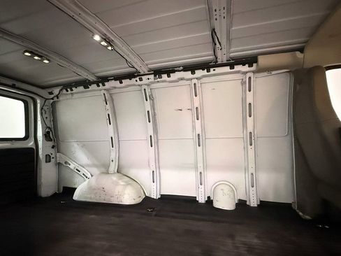 Used 2017 GMC Savana 2500 image 69