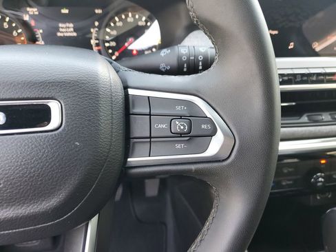 Used 2024 Jeep Compass Latitude AWD/4WD image 23