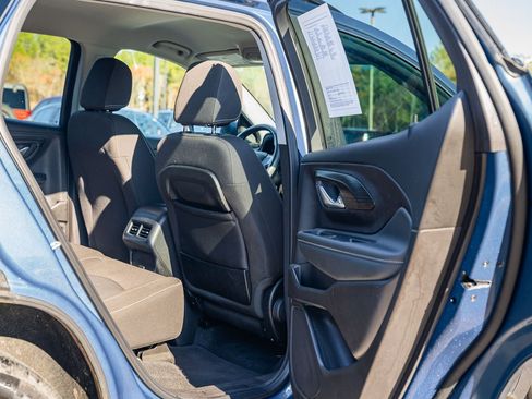 Used 2024 GMC Terrain SLE w/ Driver Convenience Package image 14