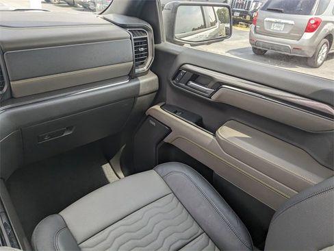 Used 2024 Chevrolet Silverado 1500 ZR2 image 18