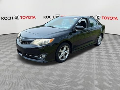 Used 2012 Toyota Camry SE w/ Preferred Accessory Pkg FWD image 3