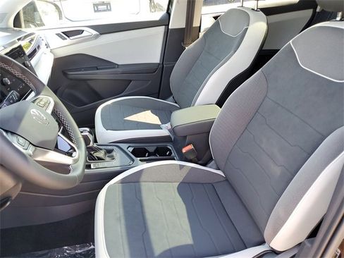 New 2025 Volkswagen Taos SE image 16