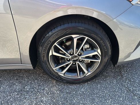 Used 2023 Kia Forte LXS FWD image 5