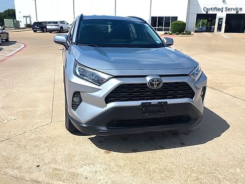 Used 2020 Toyota RAV4 XLE FWD image 5