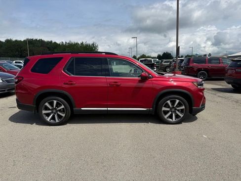 Used 2023 Honda Pilot Touring image 5