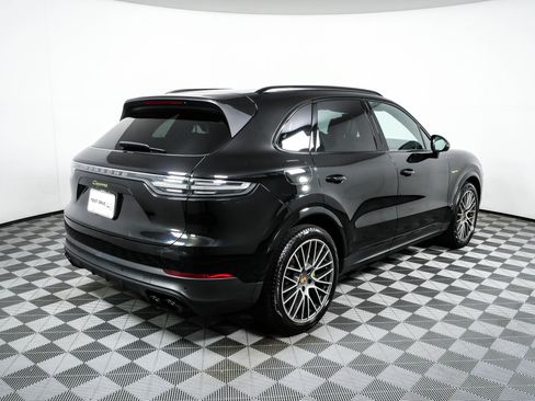Certified 2023 Porsche Cayenne Platinum Edition AWD/4WD image 31