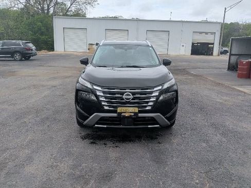 Used 2024 Nissan Rogue SL AWD/4WD image 8