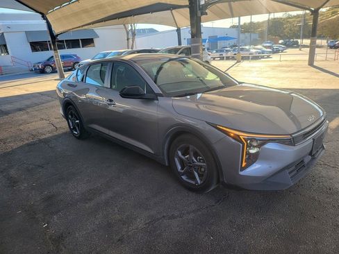 Used 2025 Kia K4 LXS image 3