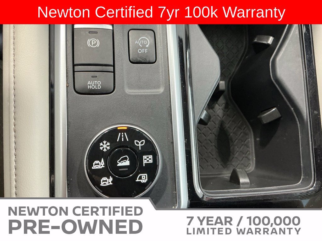 Used 2025 Nissan Pathfinder SL AWD/4WD image 9