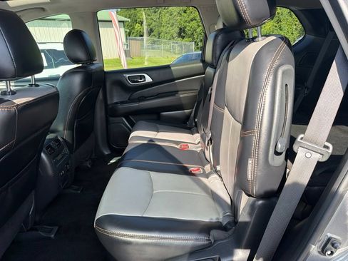 Used 2019 Nissan Pathfinder SL FWD image 23