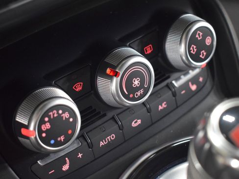 Used 2014 Audi R8 V8 w/ Convenience Package image 30