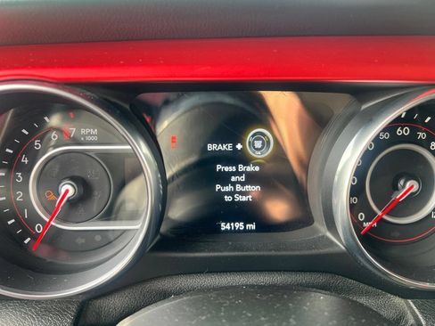 Used 2021 Jeep Gladiator Rubicon AWD/4WD image 10