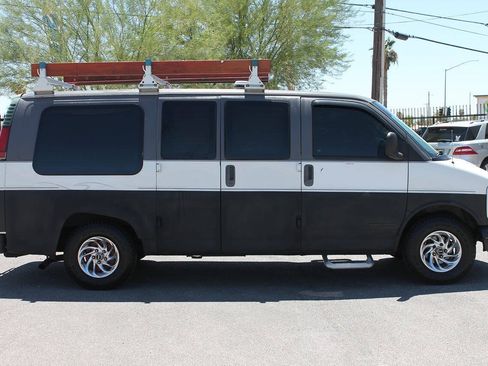 Used 2000 GMC Savana 1500 w/ Marketing Option Pkg 1SE RWD image 9