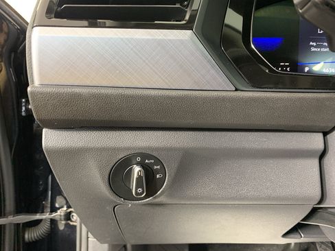 Used 2023 Volkswagen Jetta SE w/ Panoramic Sunroof Package FWD image 16