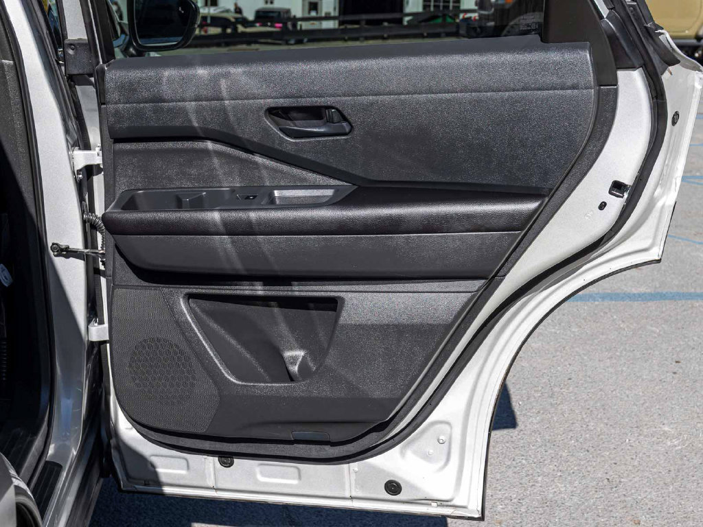 Used 2023 Nissan Pathfinder SV AWD/4WD image 14