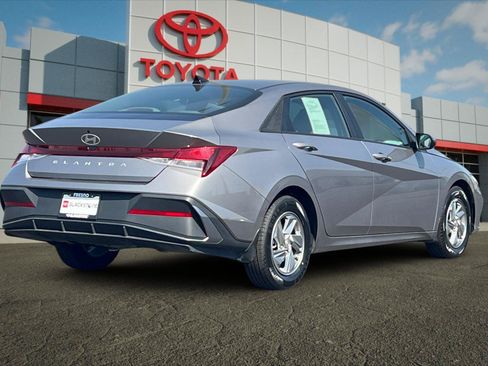 Used 2024 Hyundai Elantra SE FWD image 3