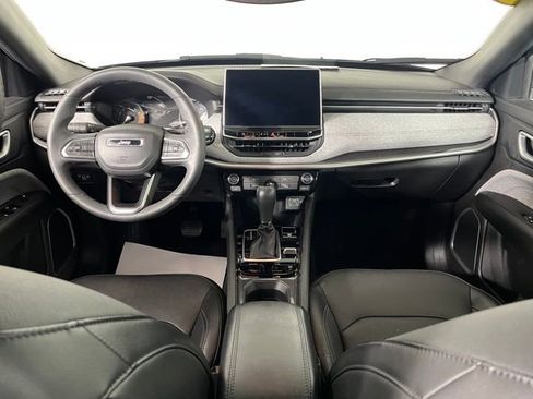 Used 2023 Jeep Compass Latitude image 40