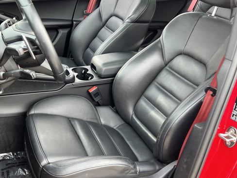 Certified 2022 Porsche Macan image 5